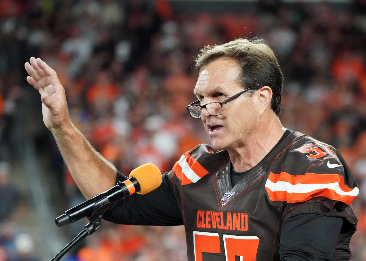 Former Browns player Clay Matthews Jr. (57) waves as he is inducted into the Browns Ring of Honor during a halftime show against the Rams in 2019.